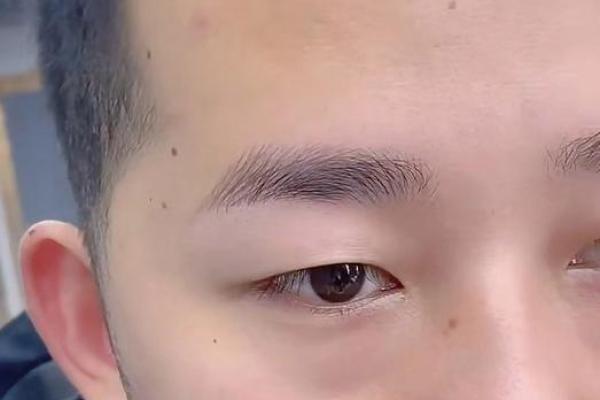 八字眉眉尾下垂的男人性格特点