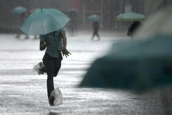 梦见下雨的吉凶财方位