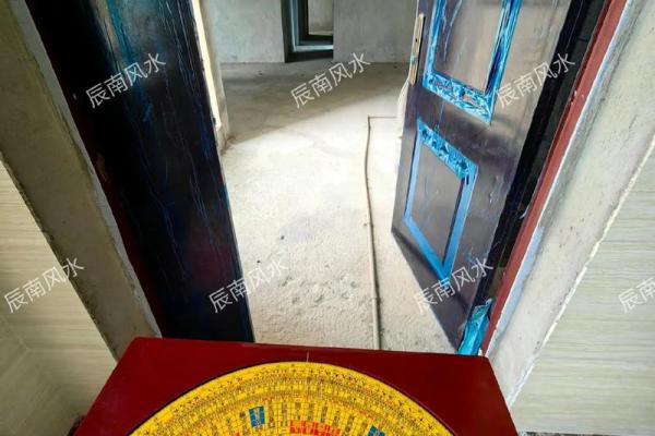 风水房屋_房子四面路是什么意思