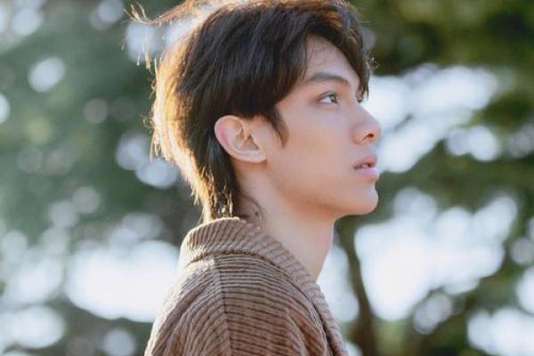声音好听长相也迷人的星座男