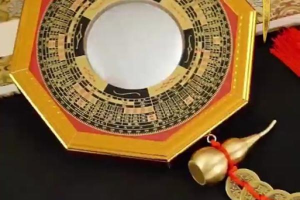风水镜子放在哪里最旺财财位还是大门